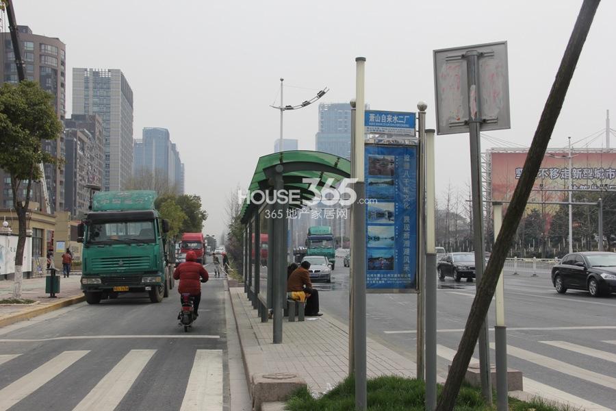 中国铁建江南国际城南面的公交车站——萧山自来水二厂