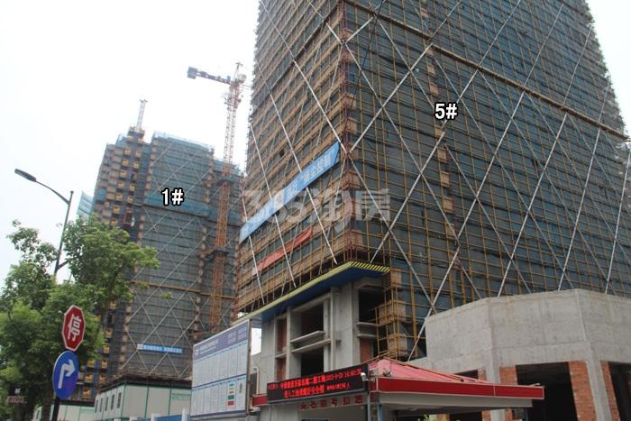 滨江万家名城二期1、5号楼施工实景图 2015年9月摄