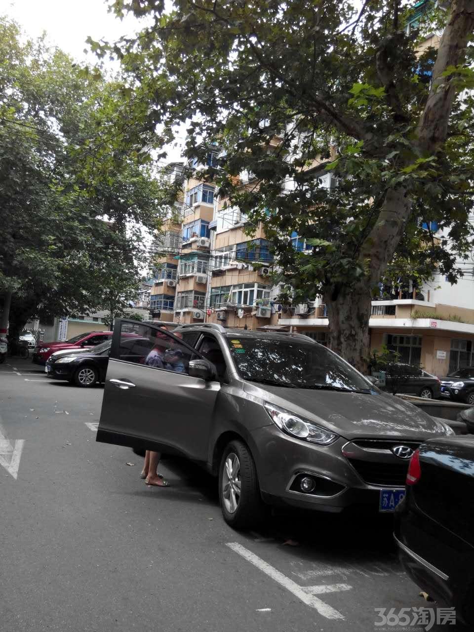 新模范马路地铁口 工人新村精品装修黄金楼层南北通透地理位置好